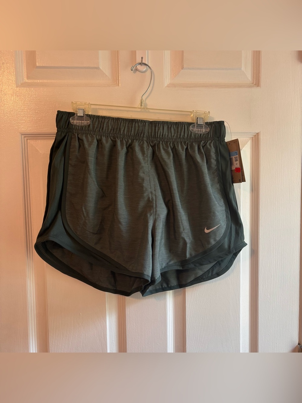 Nike Tempo Running Shorts NWT Women's Medium Green Dri-FIT Athletic